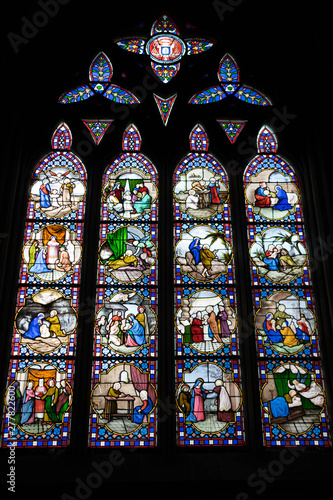 Intérieur cathédrale Saint-Corentin à Quimper. photo