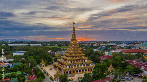 Billede på lærred Aerial view Phra Mahathat Kaen Nakhon, Wat Nong Wang, Khon Kaen, Thailand