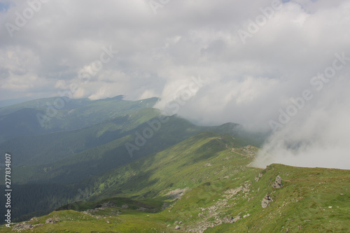 Trekking in the Carpathians, Hike to the border between Ukraine and Romania from Pop Ivan Marmarassky to Pop Ivan Chernogorsky. © Игорь Глущенко