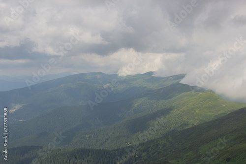 Trekking in the Carpathians, Hike to the border between Ukraine and Romania from Pop Ivan Marmarassky to Pop Ivan Chernogorsky. © Игорь Глущенко