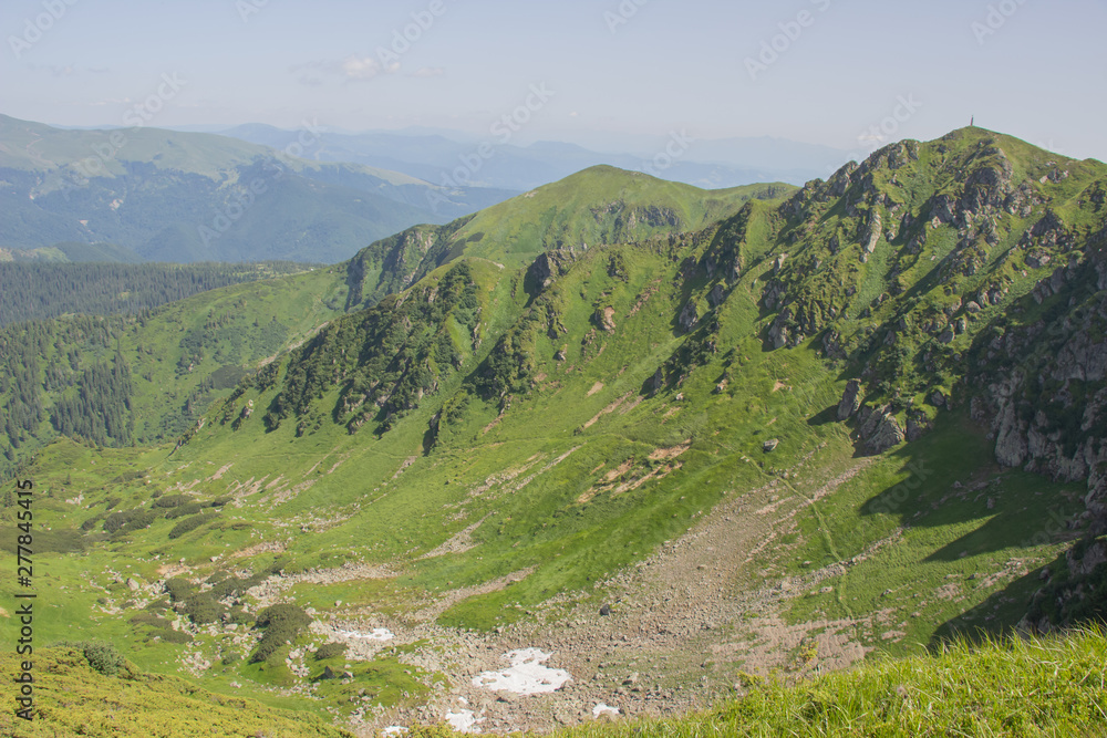 Naklejka premium Trekking in the Carpathians, Hike to the border between Ukraine and Romania from Pop Ivan Marmarassky to Pop Ivan Chernogorsky.