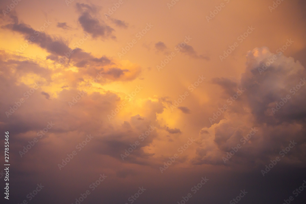 Obraz premium very beautiful orange sunset sky with clouds.
