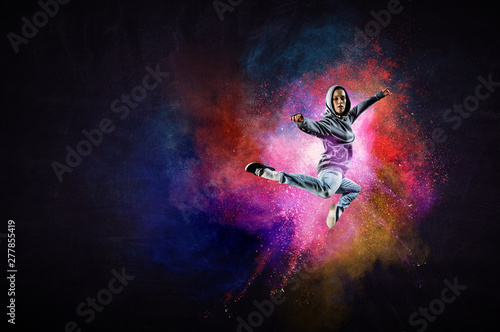 Modern female dancer jumpin...