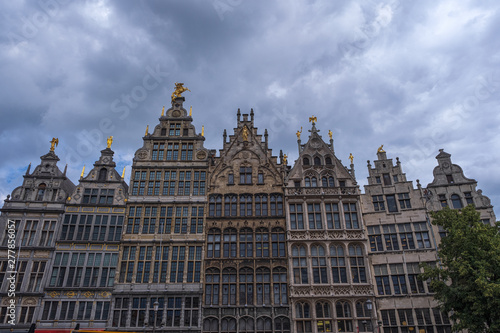 Historische Hausfassaden am "Grote Markt" in Antwerpen/Belgien