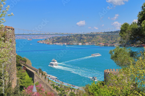 Foto Landscape of the Bosphorus Strait from the height of the old fortress