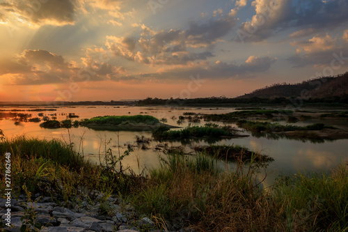  Sonnenuntergang am Mekong Flu   in Thailand