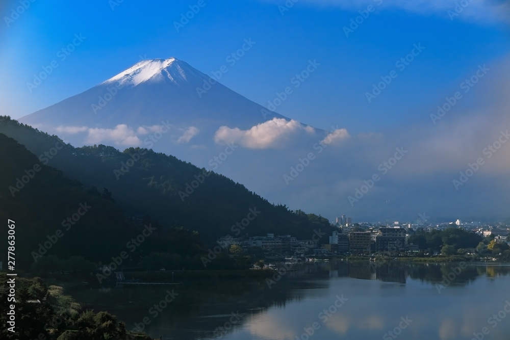 早朝の富士　河口湖からの眺め　山梨県
