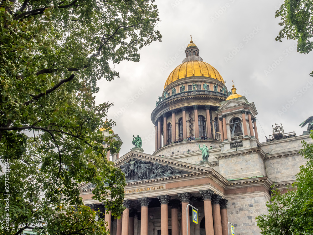 Fototapeta premium Architecture builidng of St. Isaac's Cathedral, Russia