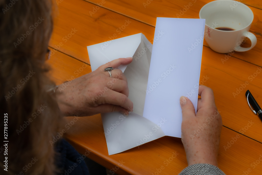 Brief schreiben und versandfertig machen Brief schreiben und versandfertig machen
