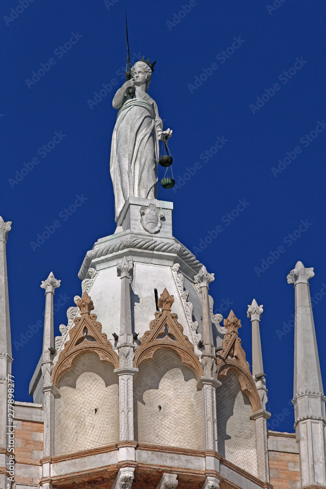 Fototapeta premium Lady Justice Venice