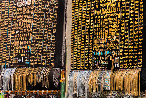 Stand mit Goldschmuck in Ägypten photo