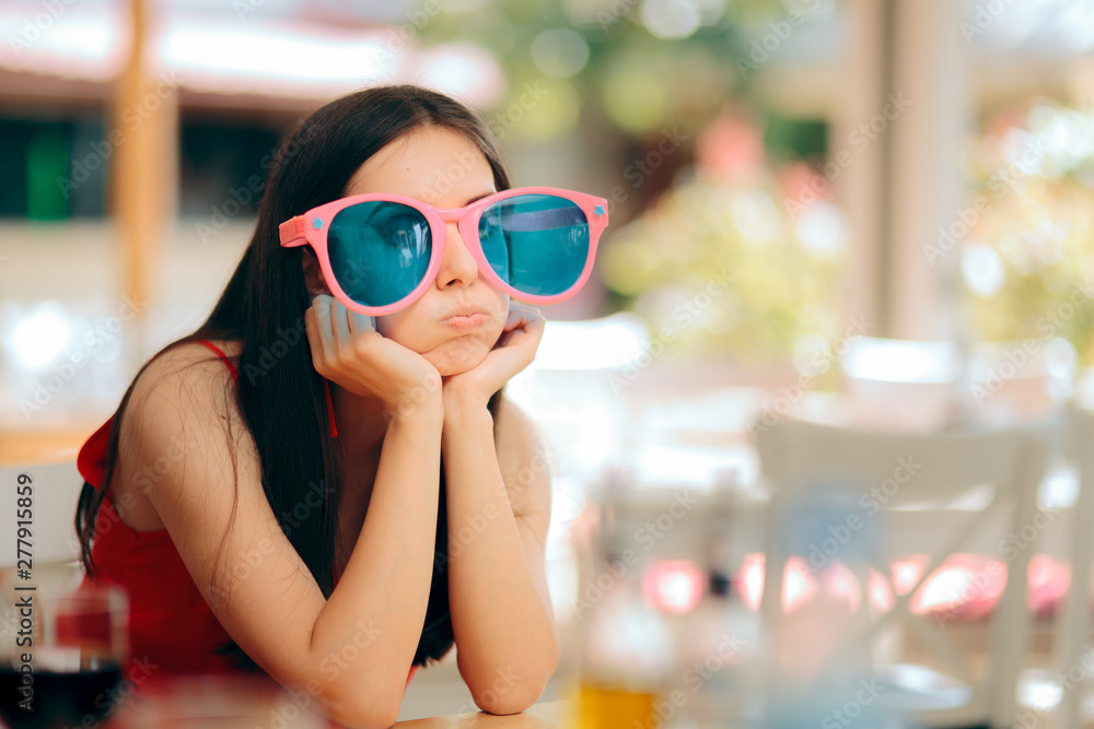Oversized top party glasses