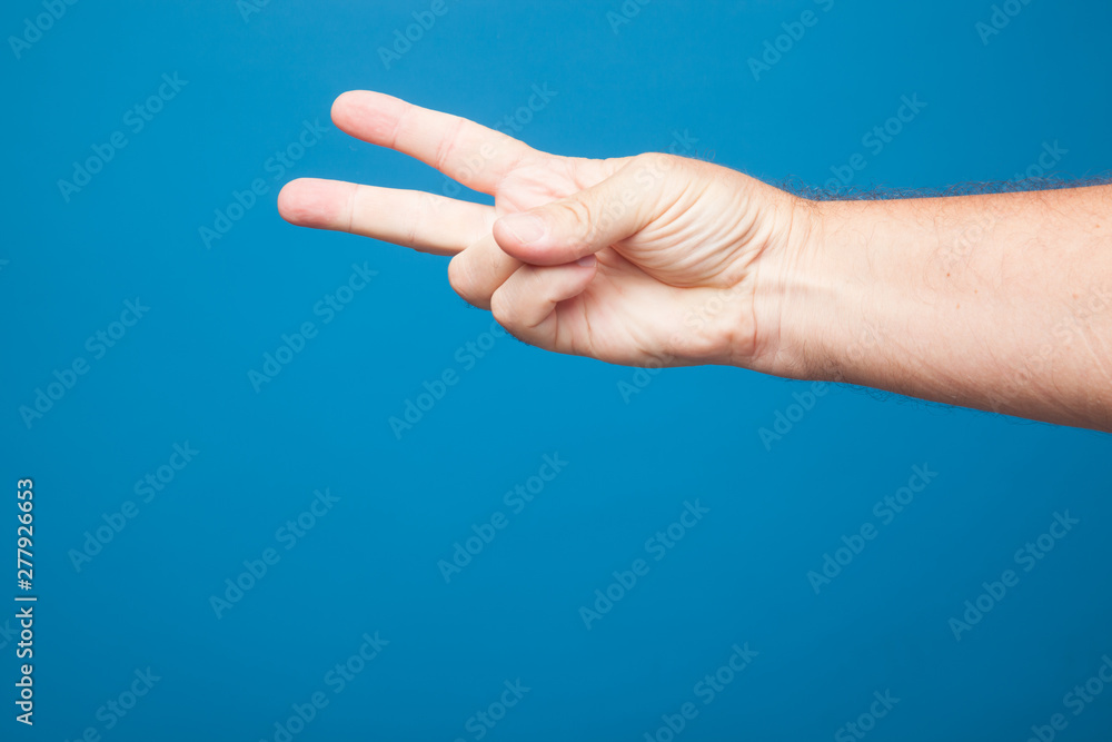 Mano con sus dedos, haciendo signos y símbolos con los dedos, símbolos numéricos con los dedos, uno, dos, tres, cuatro, cinco, signos de dirección de victoria y derrota Mano con sus dedos, haciendo signos y símbolos con los dedos, símbolos numéricos con los dedos, uno, dos, tres, cuatro, cinco, signos de dirección de victoria y derrota
