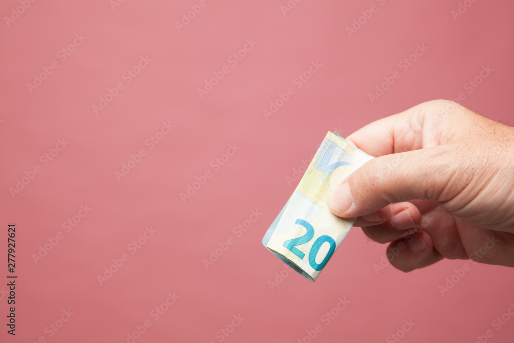 Acción de tener dinero en la mano, billetes de Euro. Acción de entregar dinero por la compra de algo. Entrega de monedas de Euros, Limosna, caridad. Acción de tener dinero en la mano, billetes de Euro. Acción de entregar dinero por la compra de algo. Entrega de monedas de Euros, Limosna, caridad.