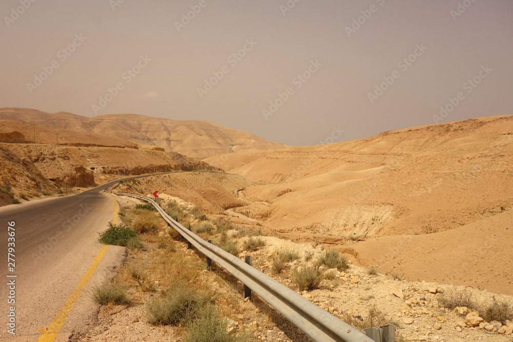 Pusta droga w Jordanii