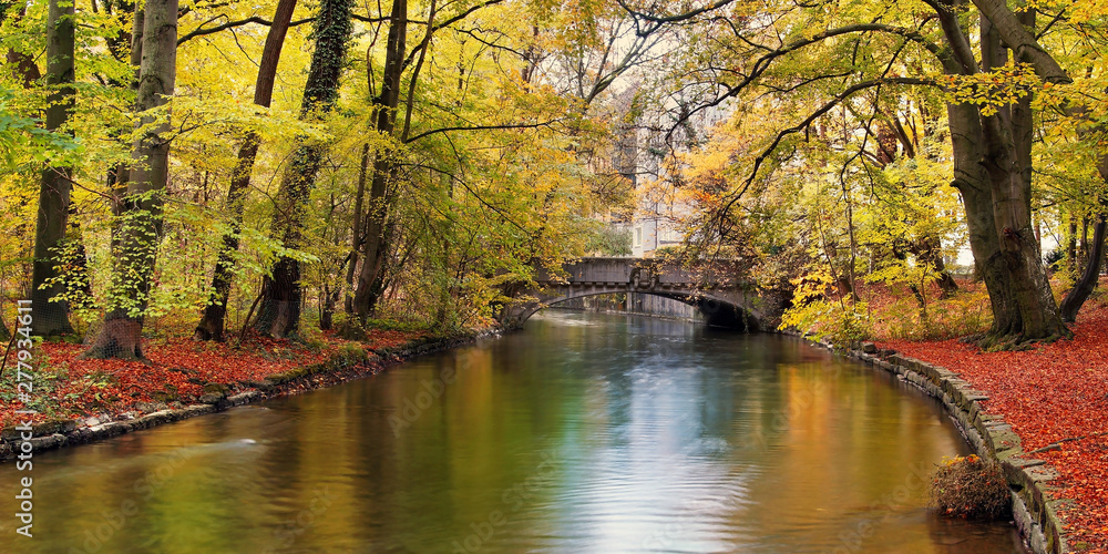 Obraz premium Der Schwabinger Bach in München