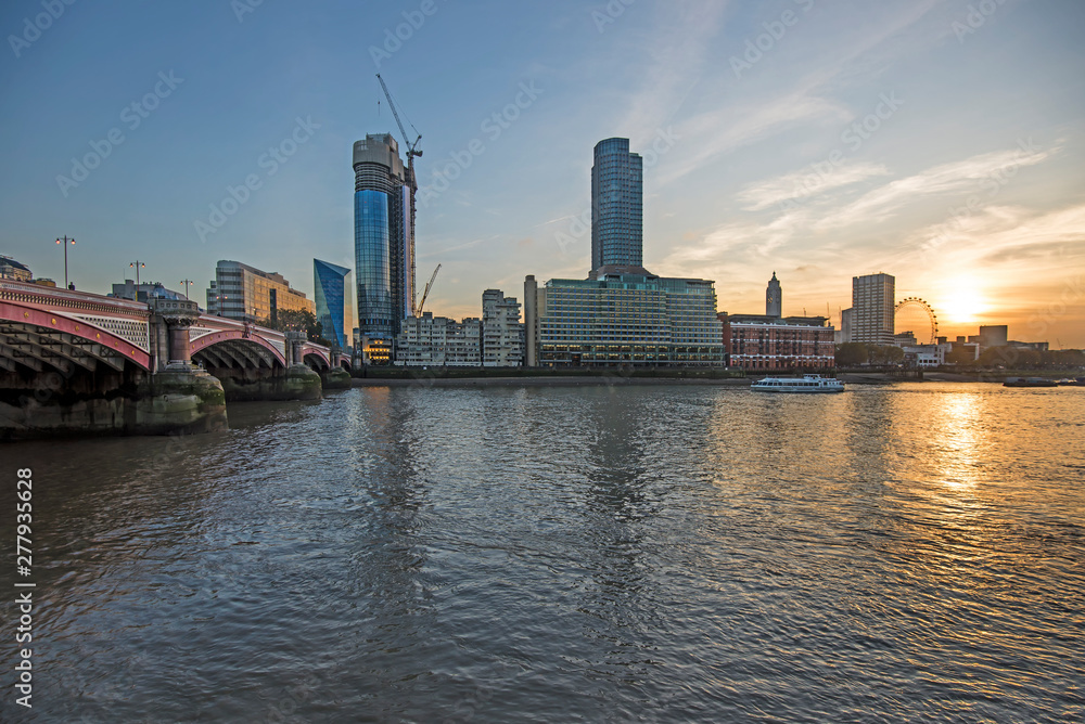 Londyn- panorama miasta. - obrazy, fototapety, plakaty 