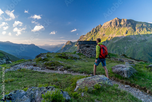 Fototapeta Naklejka Na Ścianę i Meble -  Wandern in den Alpen
