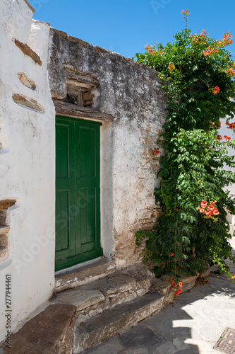 Alte bunte Türe und Fassade auf Naxos Griechenland © scaleworker