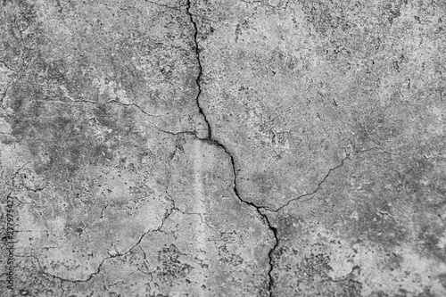 Black and White, cracks on the wall