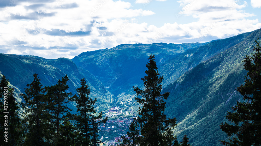 Rjukan norweskie miasto w dolinie