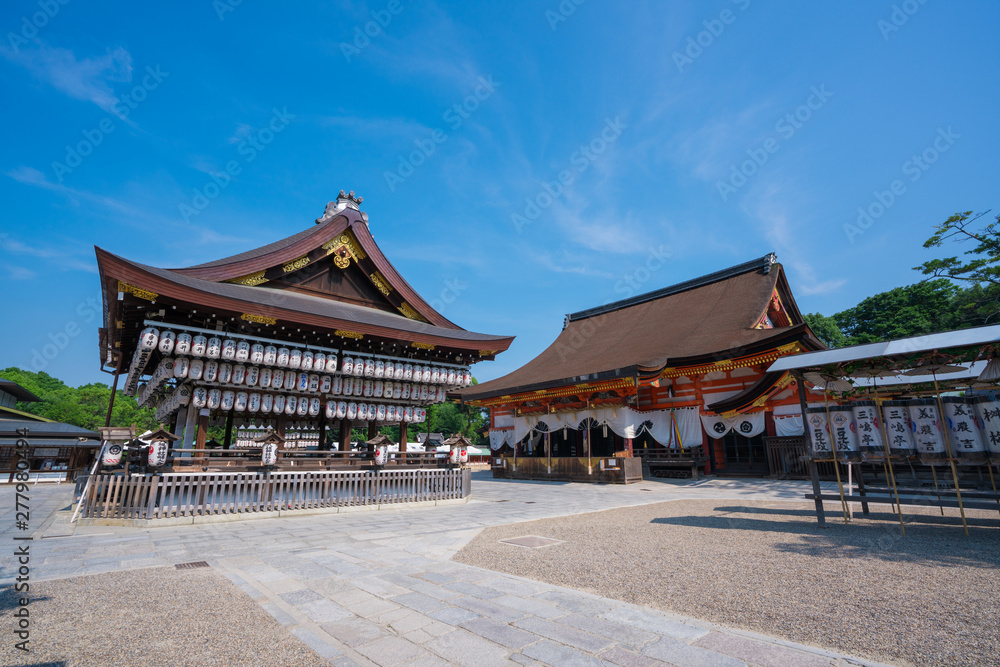京都　八坂神社の本殿と舞殿