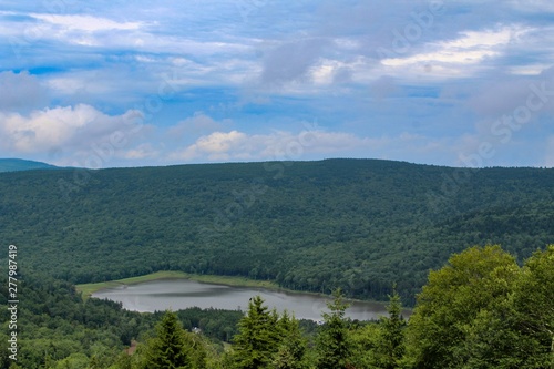 Fototapeta Naklejka Na Ścianę i Meble -  Allegheny Mountains landscape with lake and mountains