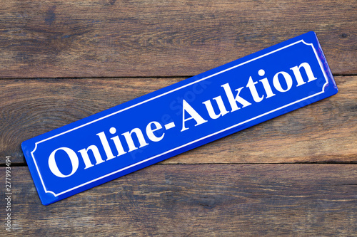 Online-Auktion Schild blau auf Holz