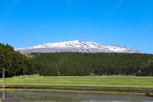 山形県遊佐町から見た鳥海山,chokaisan,yuza town,yamagata,japan photo