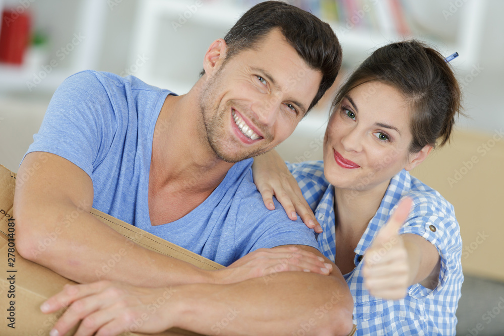 Fototapeta premium a smiling couple giving thumbs
