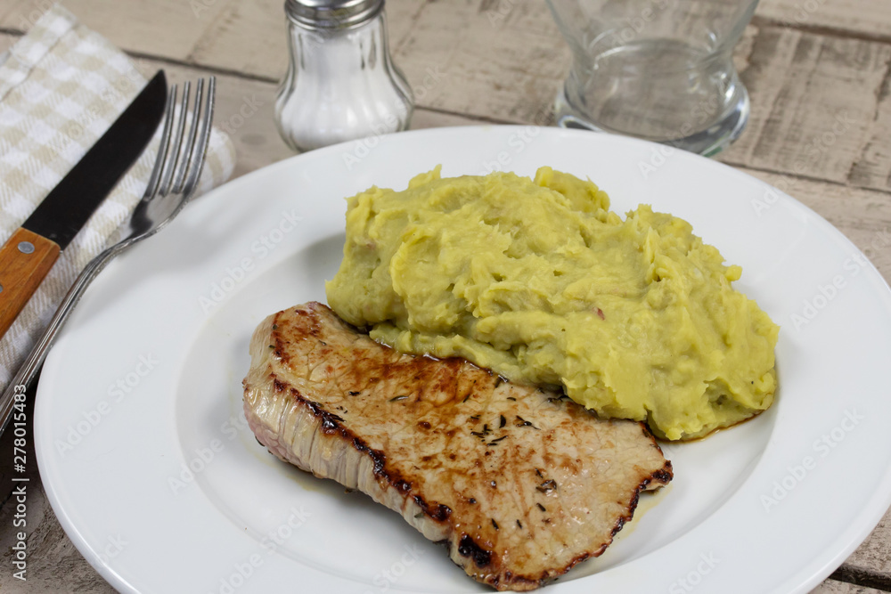 escalope de veau et purée de pois cassés escalope de veau et purée de pois cassés