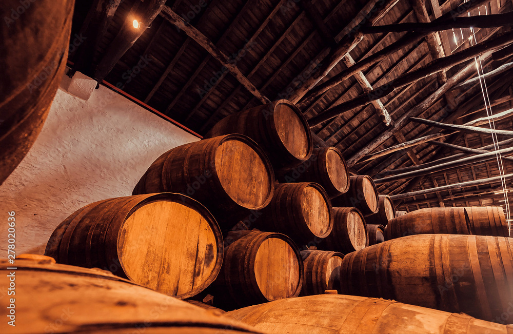 Φωτογραφία Wooden barrels in underground full of port wine of a traditional winery