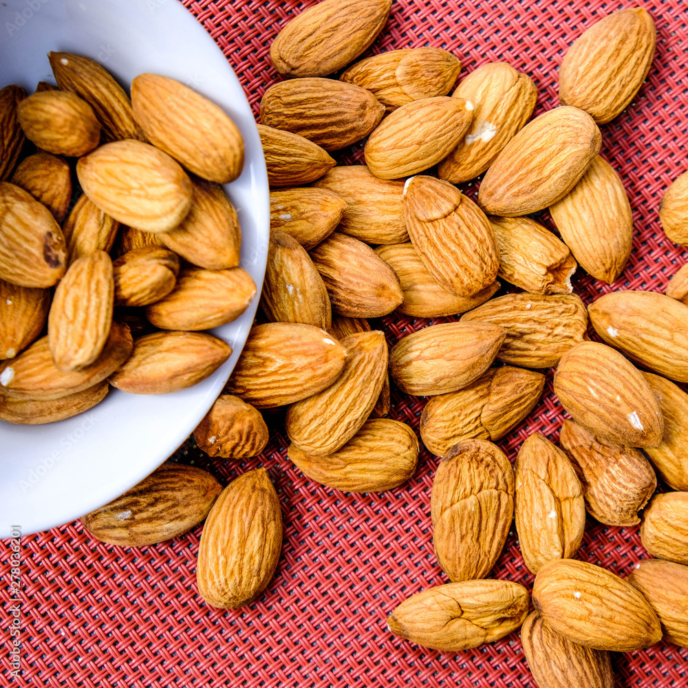 Fototapeta premium Bowl of Healthy Roasted Almond Nuts