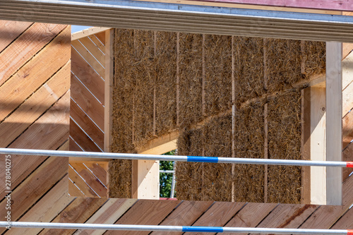 Ökologisch Bauen mit Holz und Stroh photo