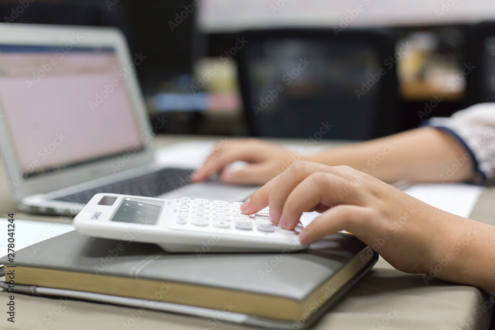 The accountant has checked the financial accounts of new investors who come to try to play business at the national level. The accountant has checked the financial accounts of new investors who come to try to play business at the national level.