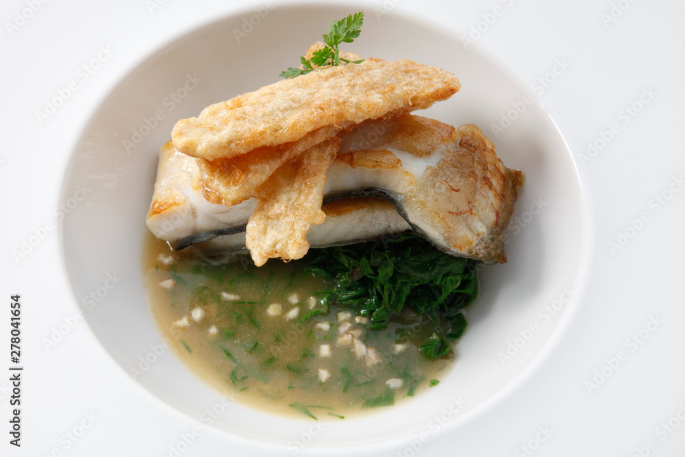 Merluza con espinacas, vista desde arriba. Hake with spinach, top view. Merluza con espinacas, vista desde arriba. Hake with spinach, top view.