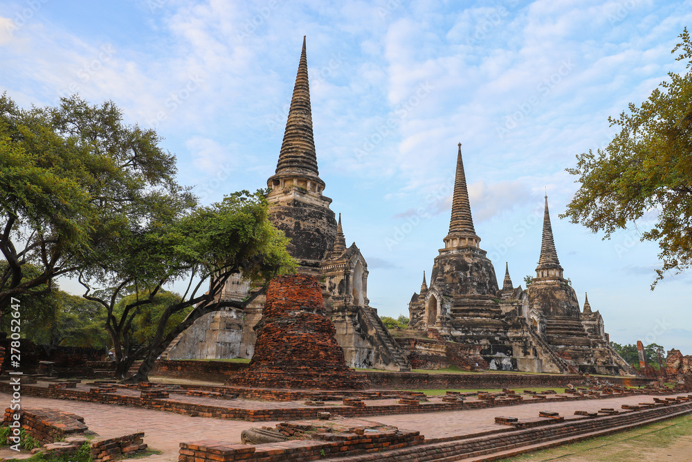 Ayutthaya historical park covers the ruins of the old city of Ayutthaya,  Wat phra si sanphet.