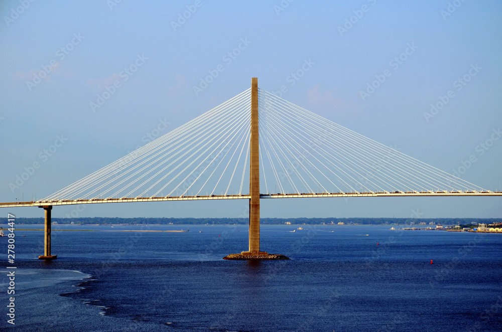 Obraz premium View on the Arthur Ravenel Jr. Bridge in Charleston, South Caroline.