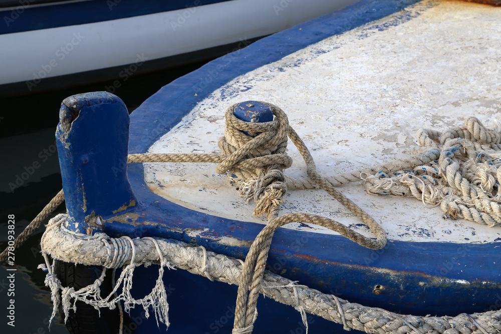 Fototapeta premium Rope for tying a boat on the pier