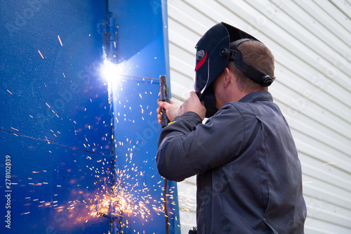 Welder performs welding work using a mask.