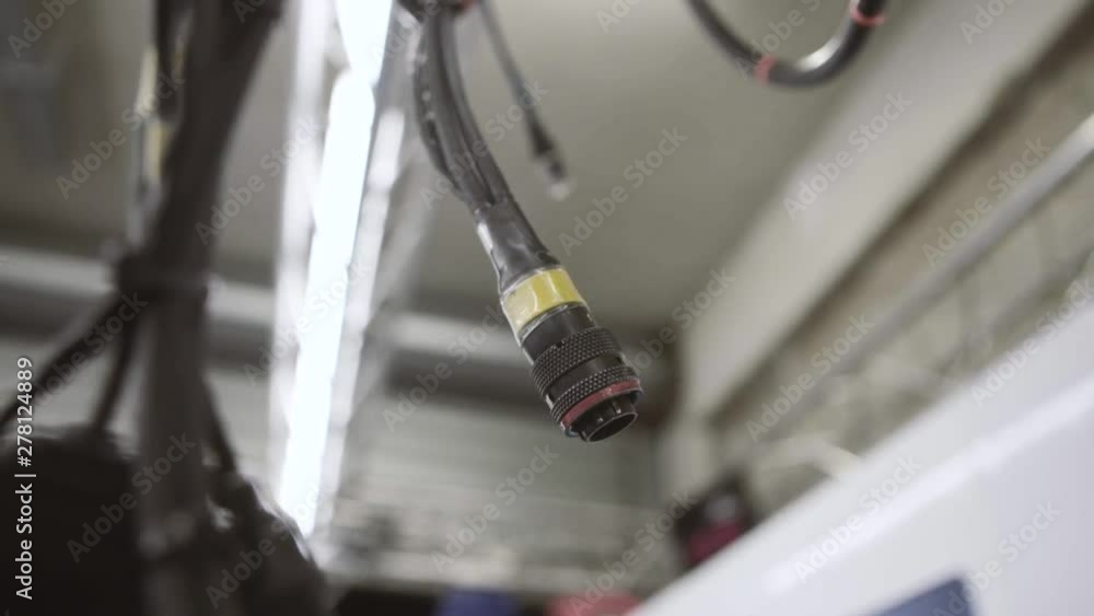 Hanging Wires in Autoservice Hanging Wires in Autoservice