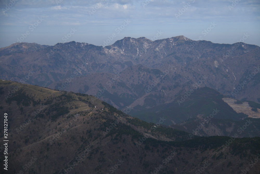 四国剣山　山頂からの眺望　四国の山々