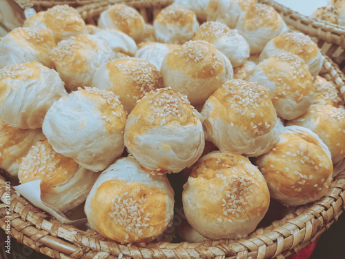  Thai desserts are sold in front of Thai restaurants in department stores.9