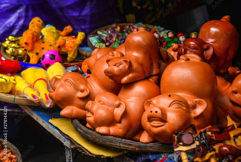 Obraz premium Ceramic pig toys for sale on street