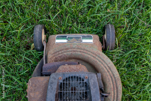 Obraz na plátně top down view of an old lawn mower
