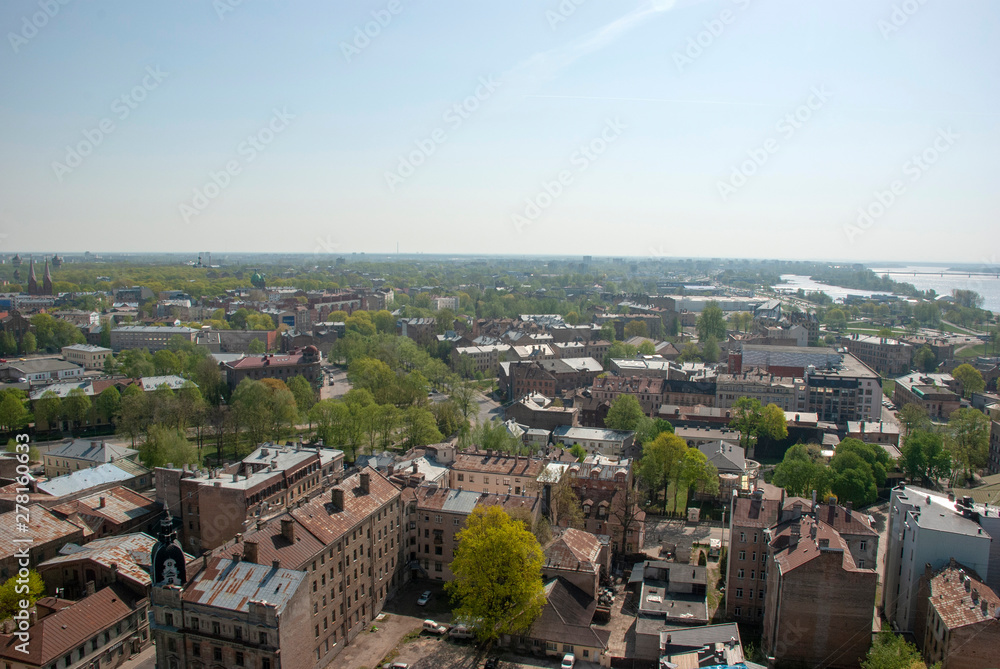 Blick über die Altstadt von Riga in Lettland am Fluß Düna Blick über die Altstadt von Riga in Lettland am Fluß Düna