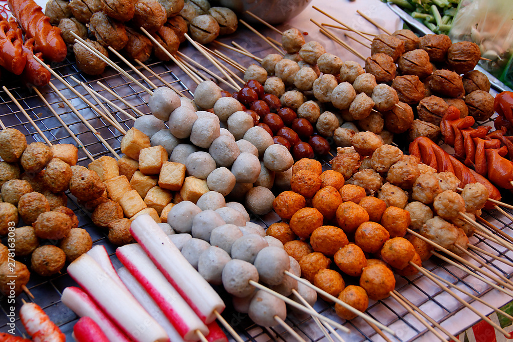 Lebensmittel auf Strassenmarkt in Thailand