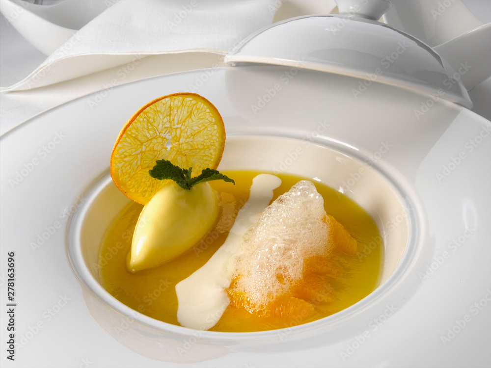 dulces helado de naranja con naranja. sweet orange ice cream with orange. dulces helado de naranja con naranja. sweet orange ice cream with orange.