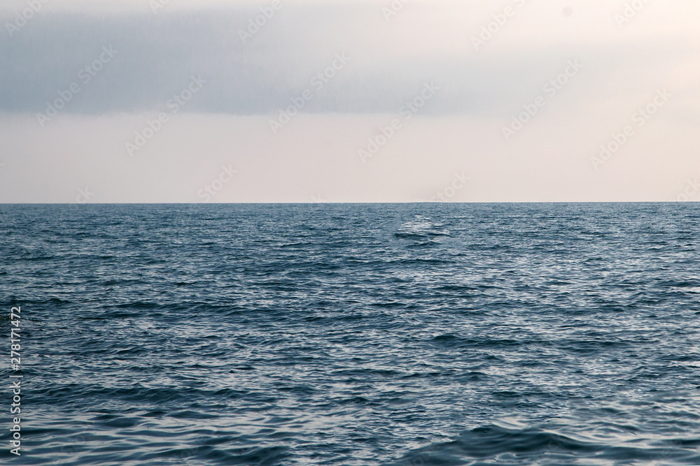Fototapeta premium sea ​​background on a cloudy day