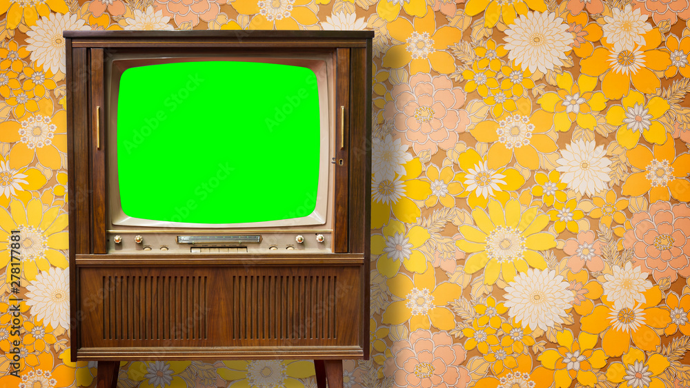 Alter Fernseher mit greenscreen im Bildformat 4K Stock Photo | Adobe Stock